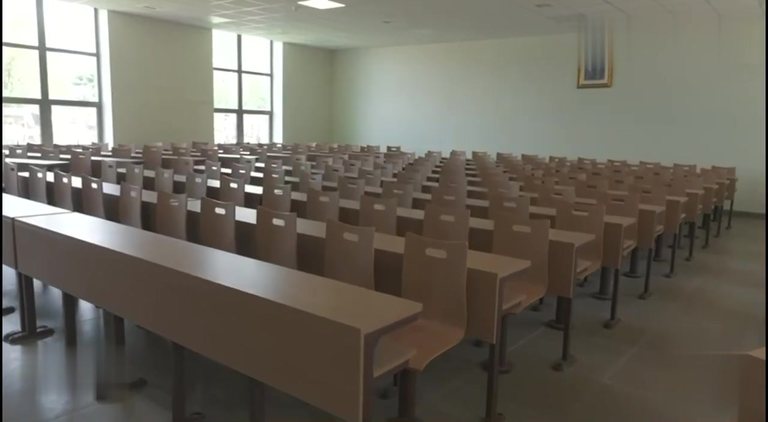 Un auditoire de 200 places