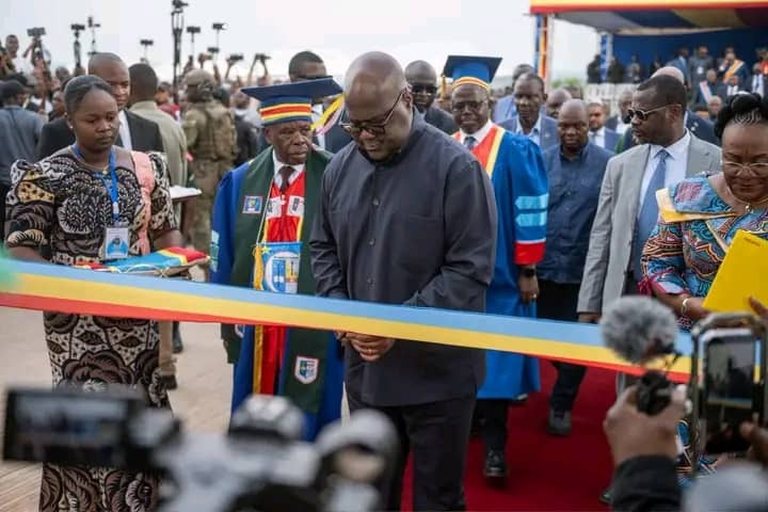 Le Chef de l'État coupe le ruban inaugural du campus de l'UNIKAN